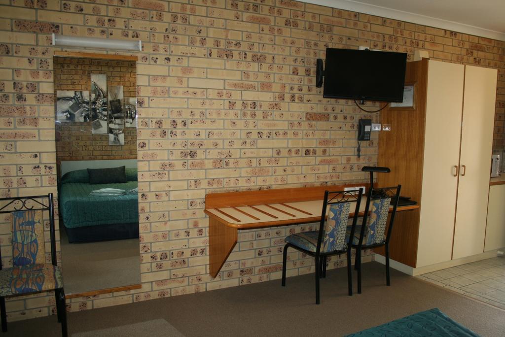 Mulga Country Motor Inn Charleville-Mézières Exterior foto