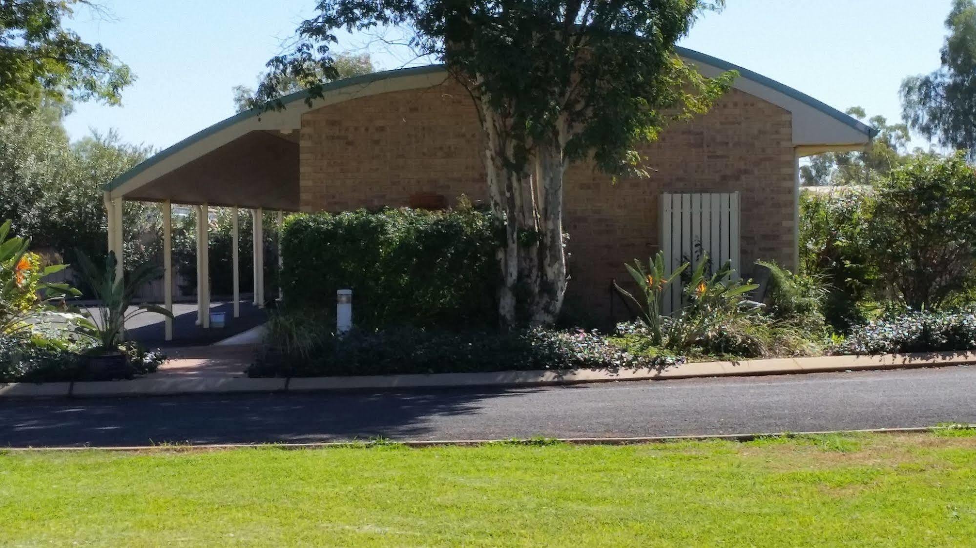 Mulga Country Motor Inn Charleville-Mézières Exterior foto